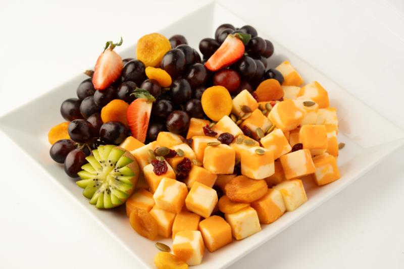 Duo de cheddars du Québec, craquelins et  raisins frais - 500g