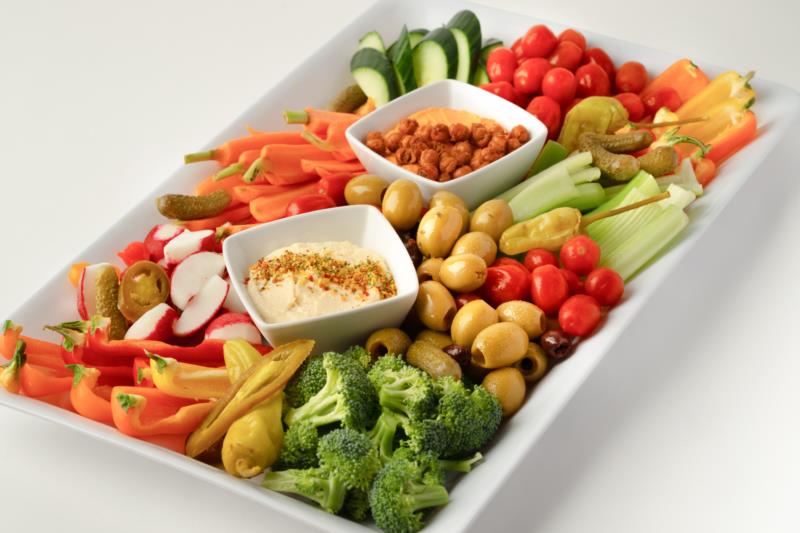  Plateau de Crudités de Saison, duo de houmous : nature et poivrons rôtis