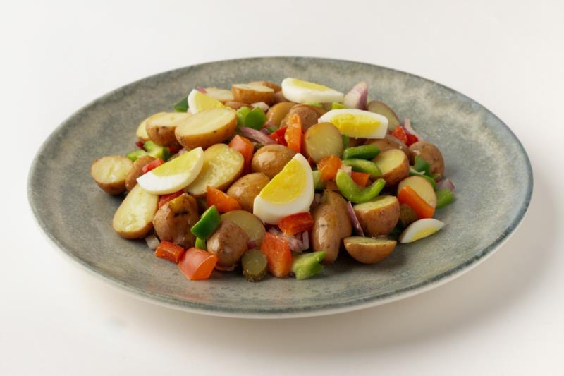 Salade de Pomme de terre, fauxmage et cornichon (10 portions)
